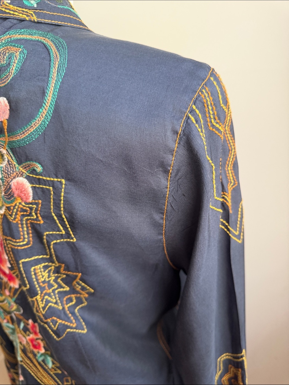 Johnny Was Embroidered Floral Button-Up Shirt silk - Picture 6 of 9